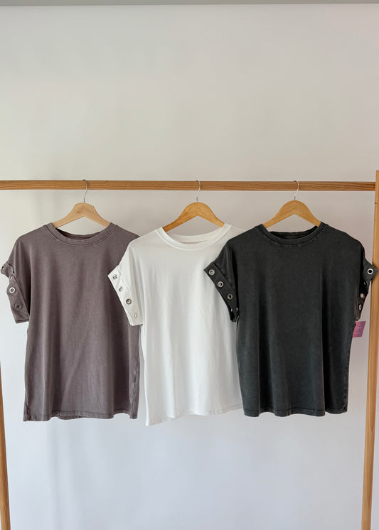 T-shirt com Tachas Abertas