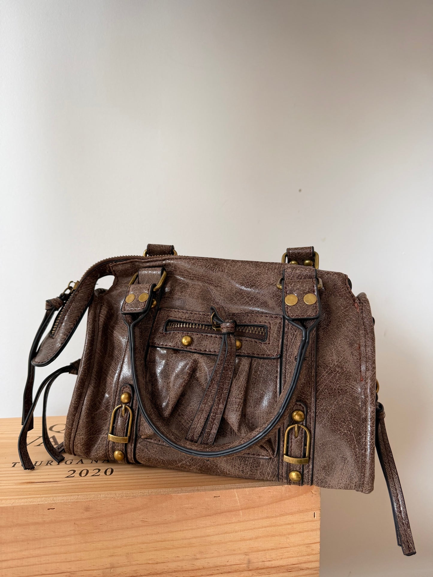 Mala com Detalhes e Bolsos