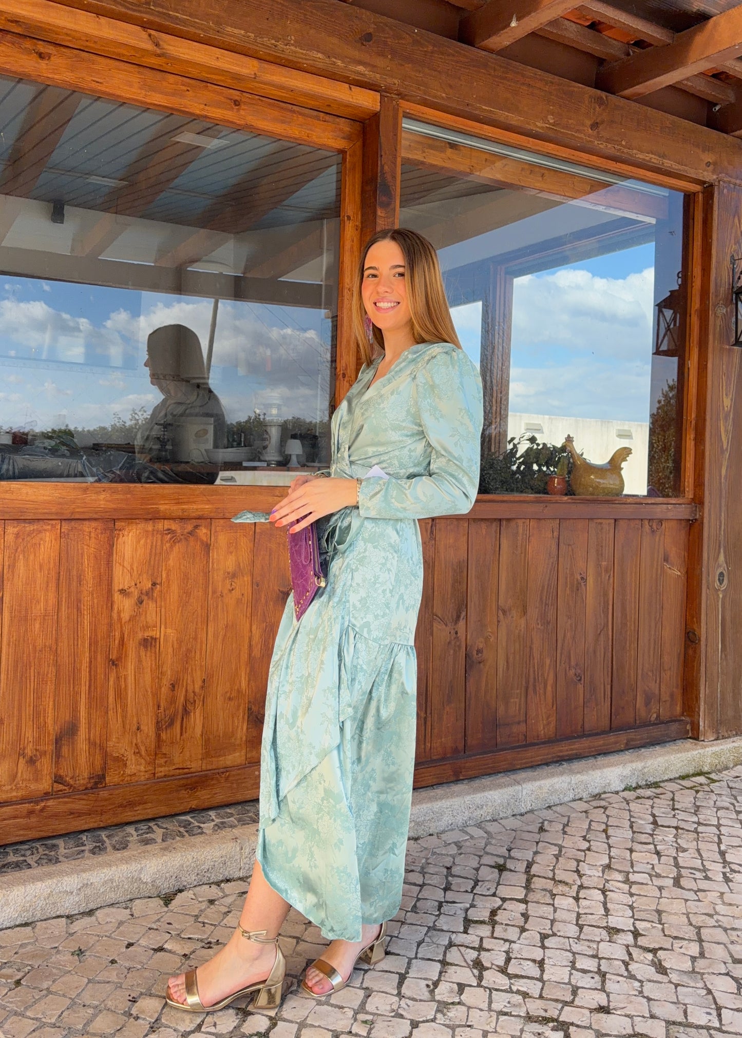 Vestido com Detalhes Florais