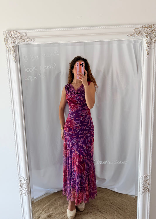 Vestido comprido, fluido e com corte ajustado, padrão floral