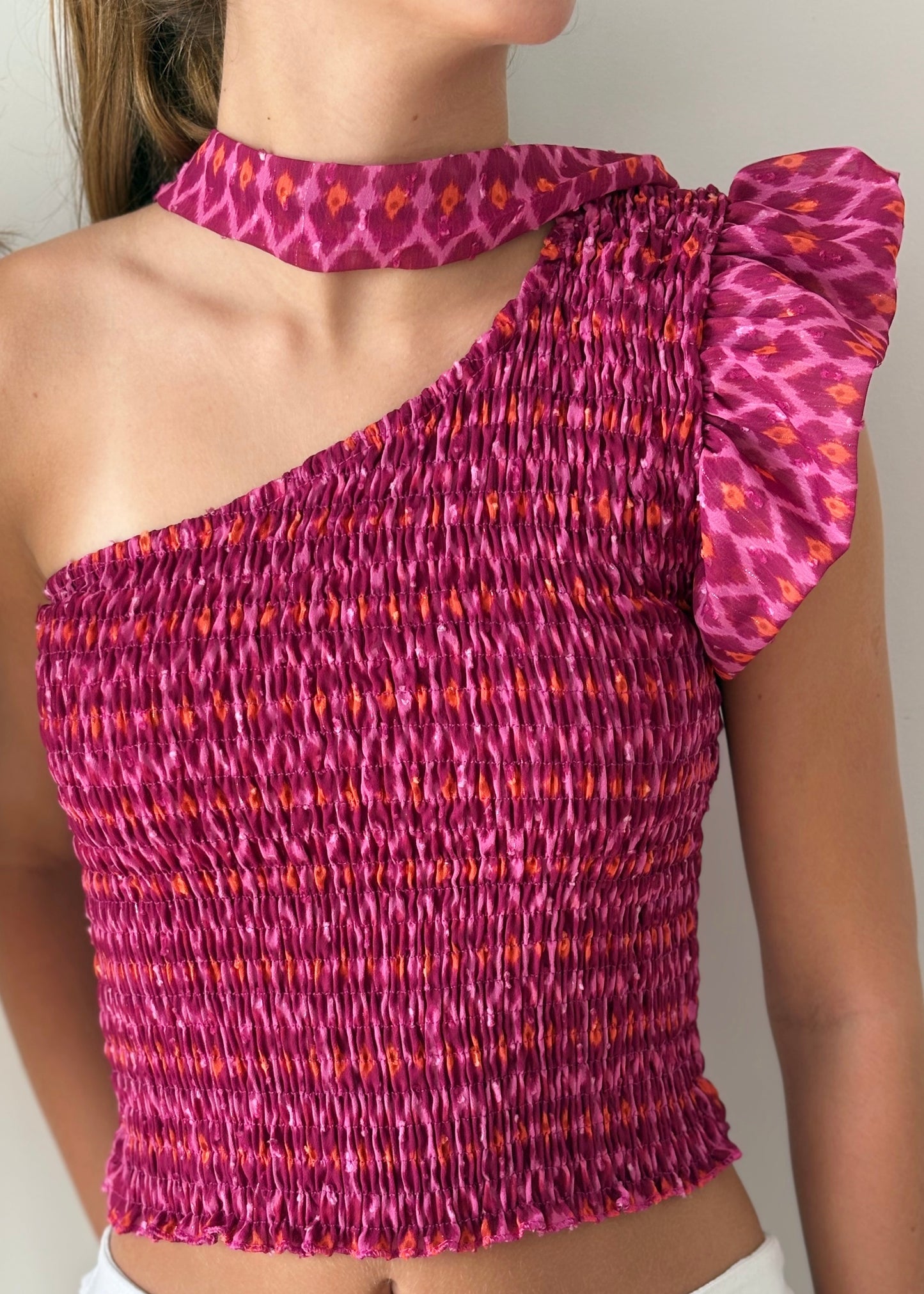Top de Um Ombro com Lenço/Choker Opcional