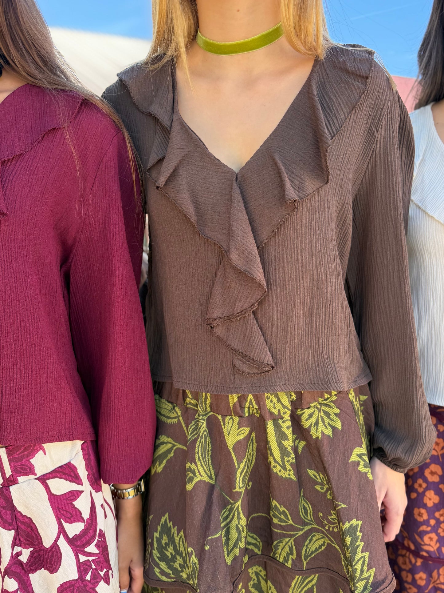 Blusa Lisa com Folhos