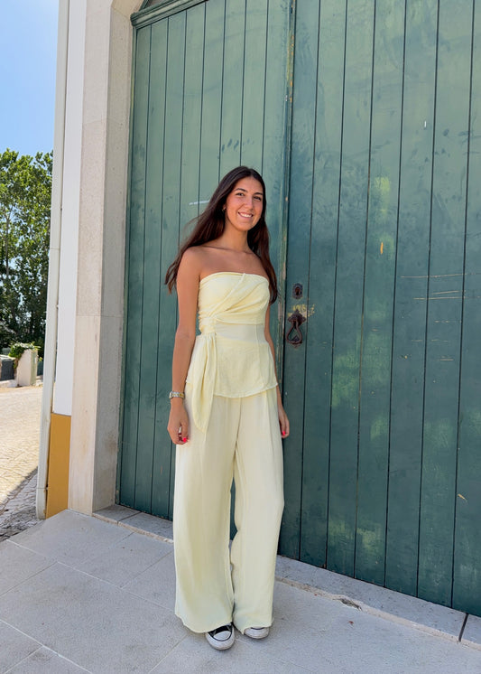 Conjunto Liso com Detalhes
