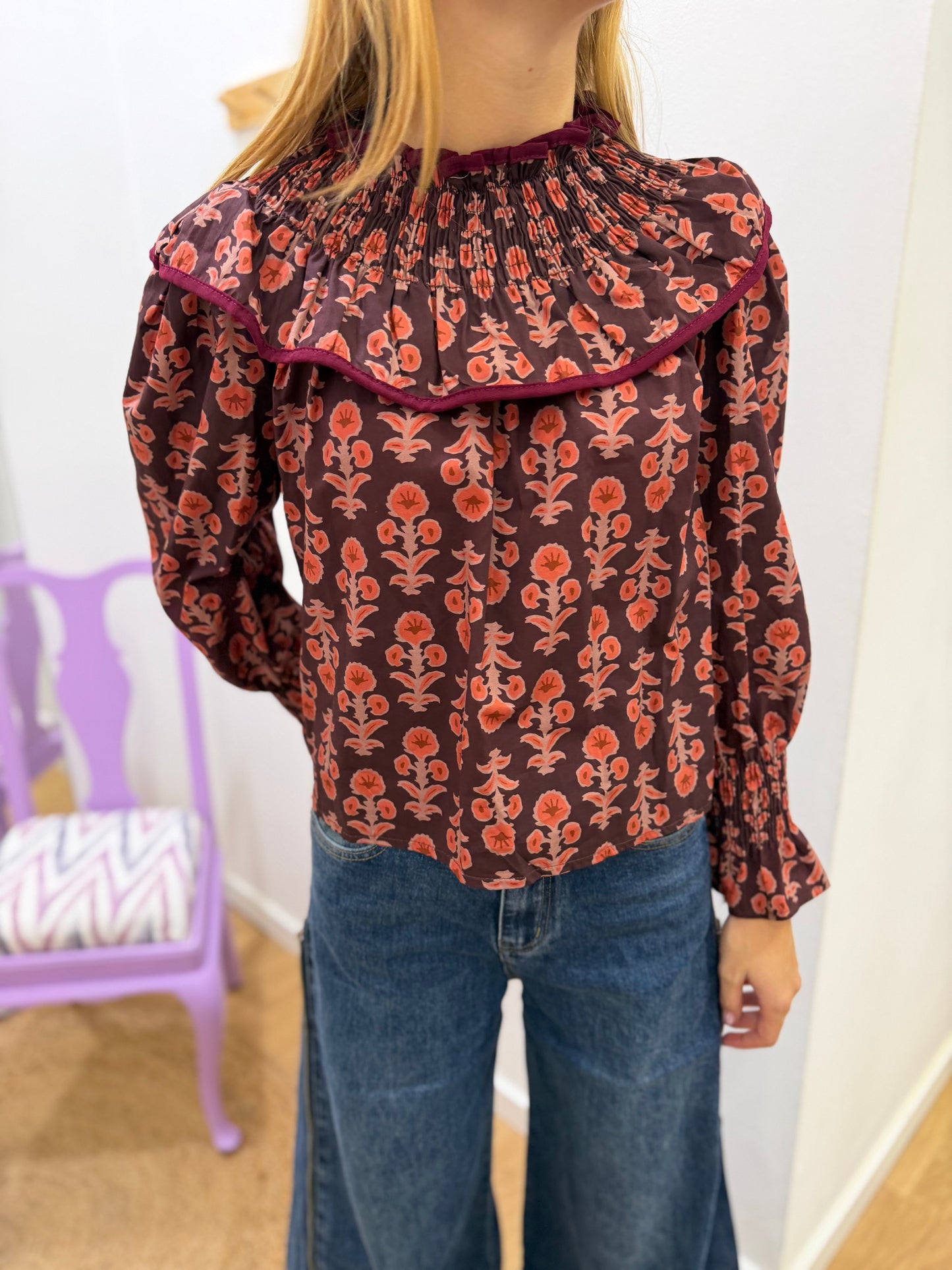 Blusa com Padrão e Gola