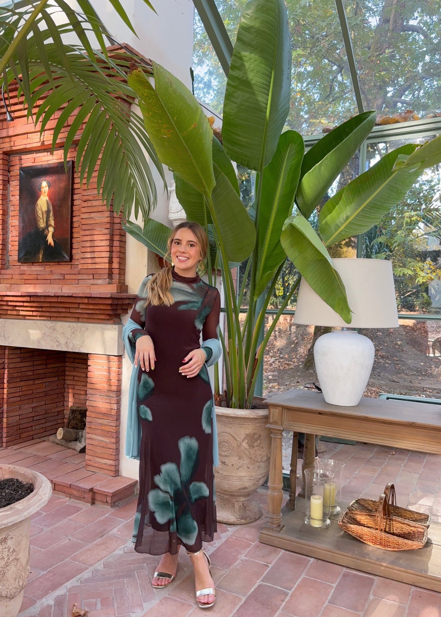 Vestido longo em tule com flores em destaque