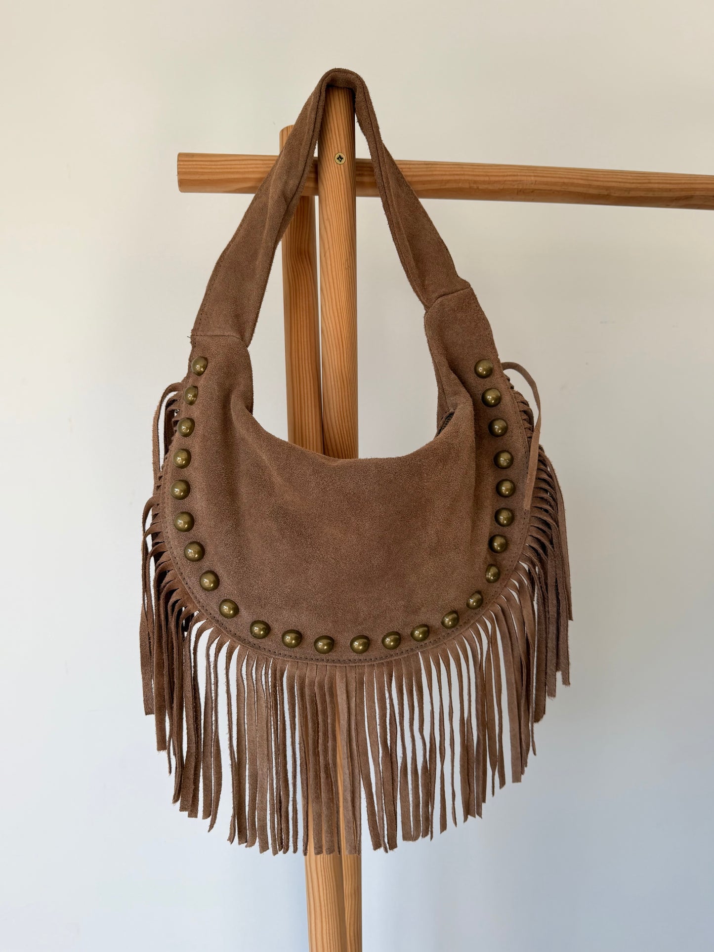 mala pele franjas tachas douradas kakau store