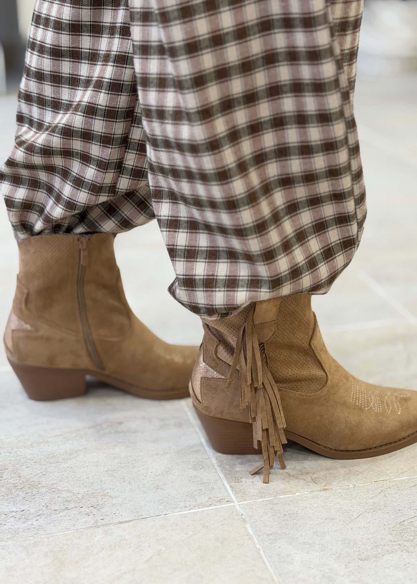 Botas com Estrela e Franjas