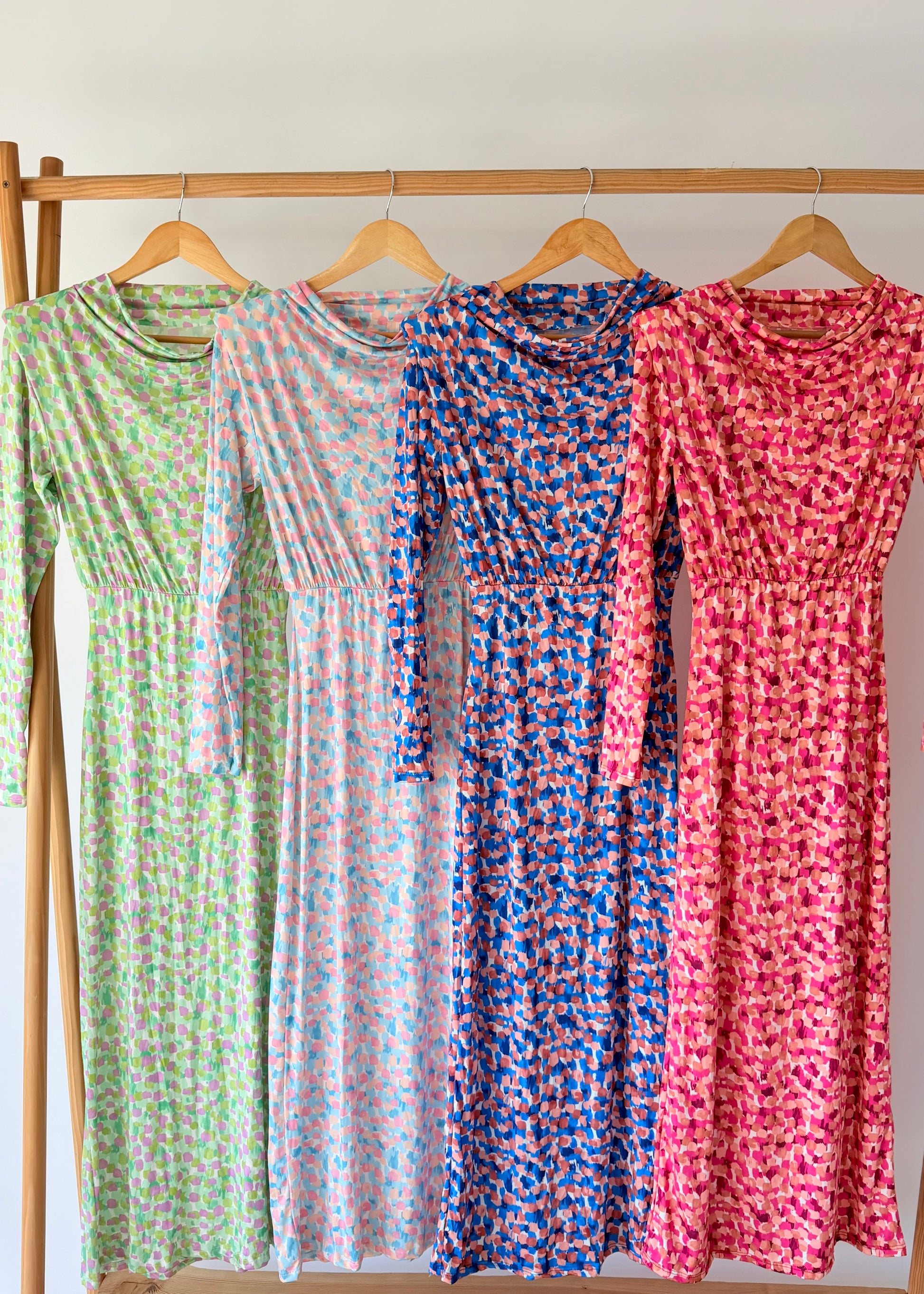 vestido com mangas e padrao kakau store