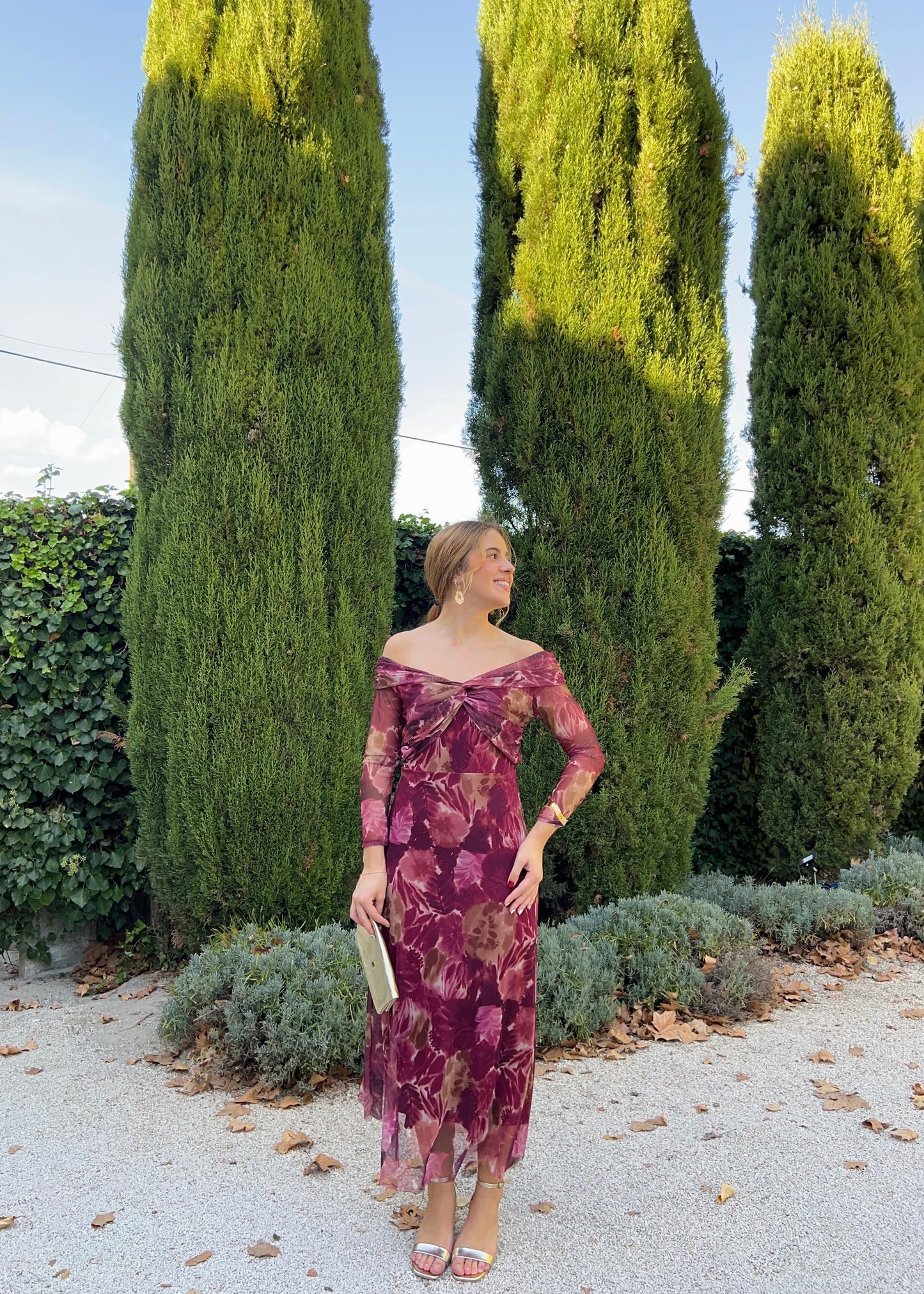 Vestido tule ombros descobertos