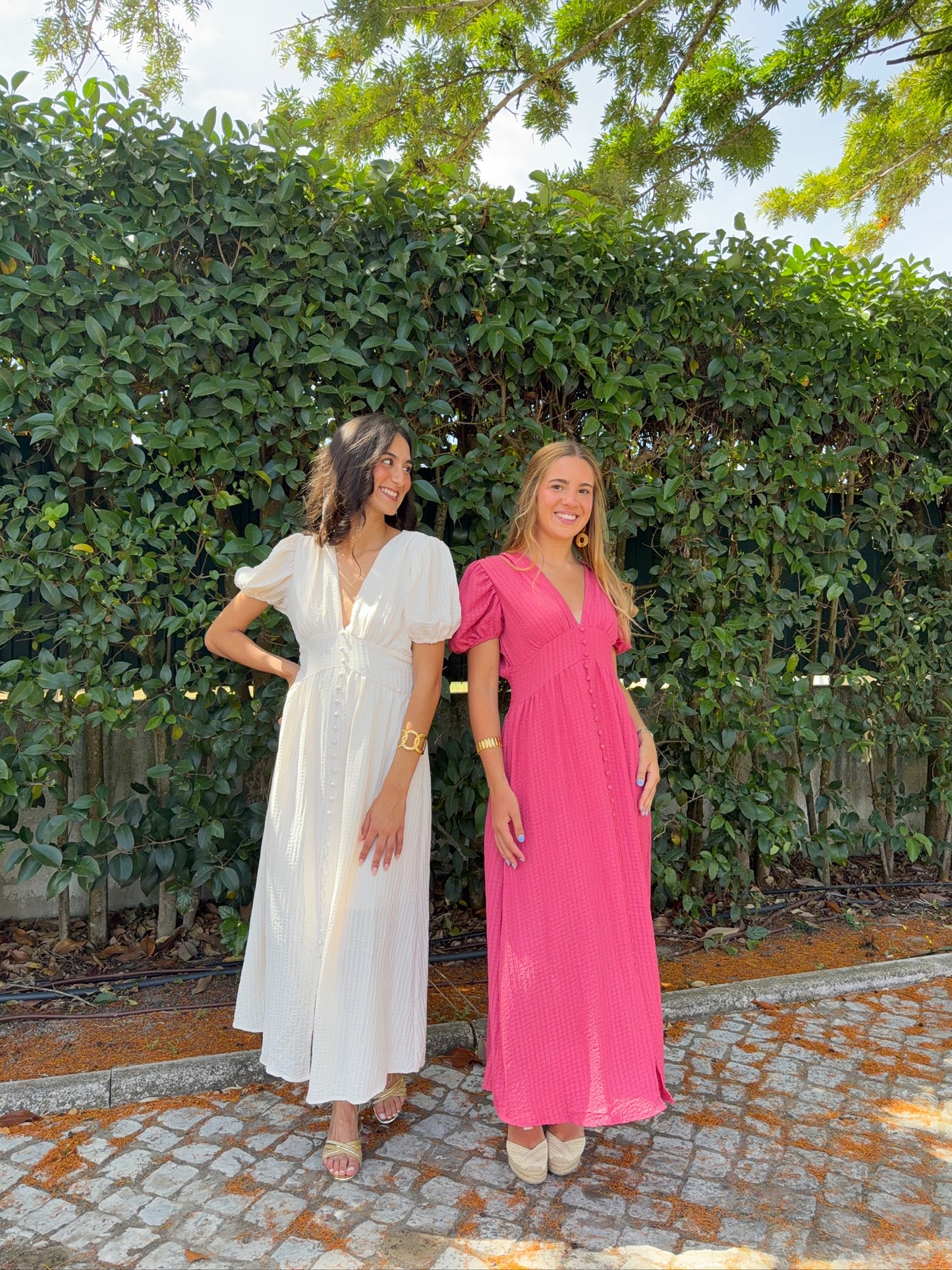 Vestido com Decote em V e Manga Balão