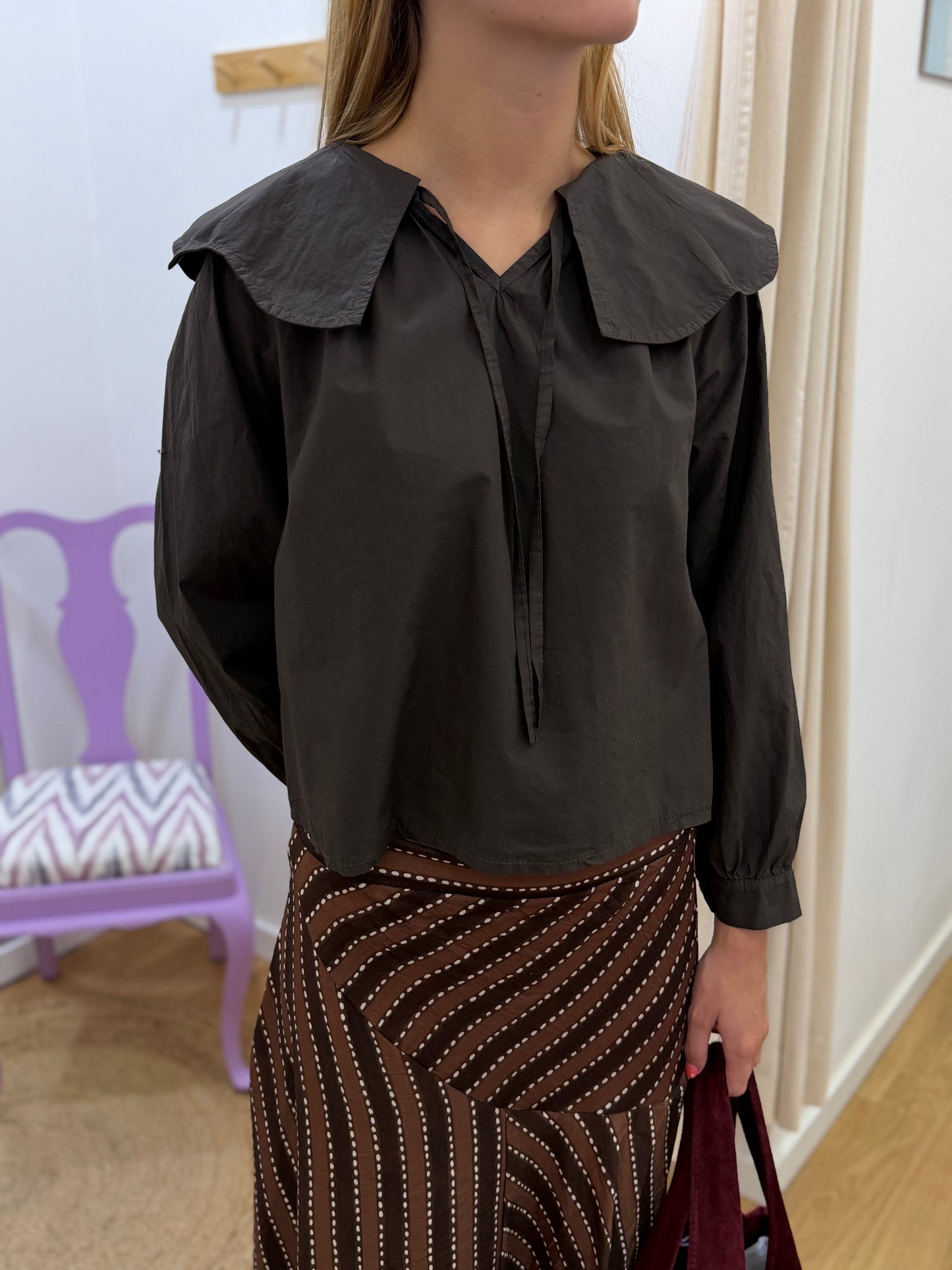 Blusa com Gola e Detalhes