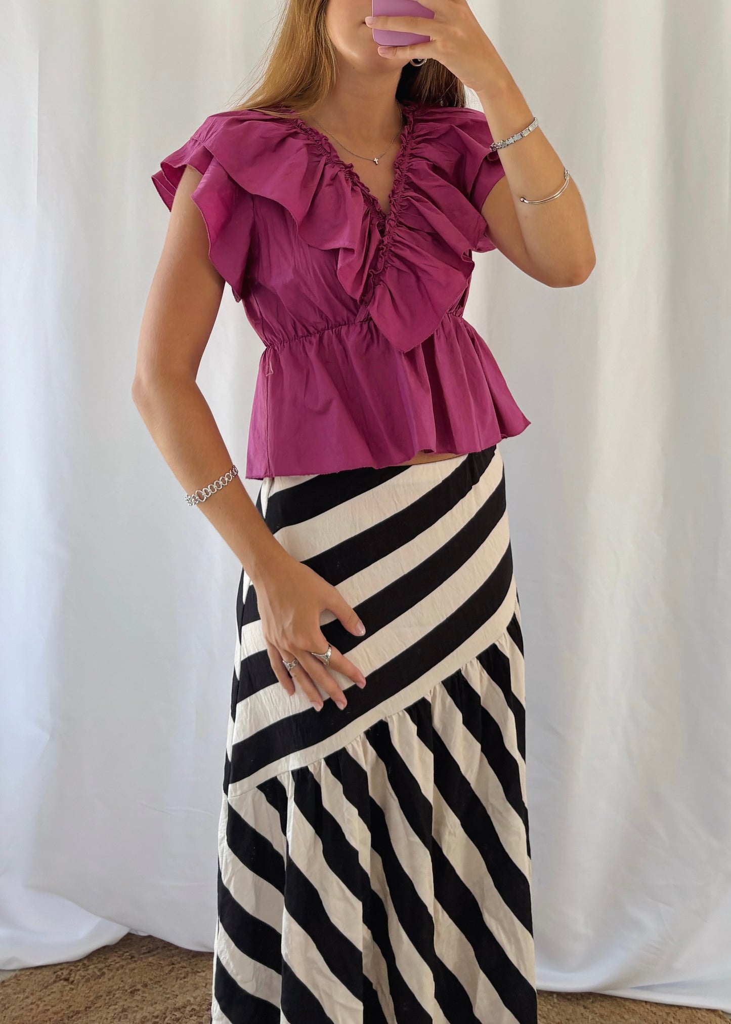 Blusa com Folhos e Decote em V