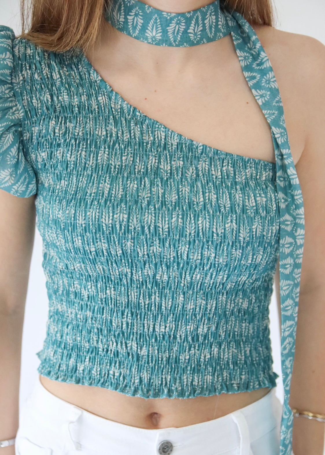 Top de Um Ombro com Lenço/Choker Opcional