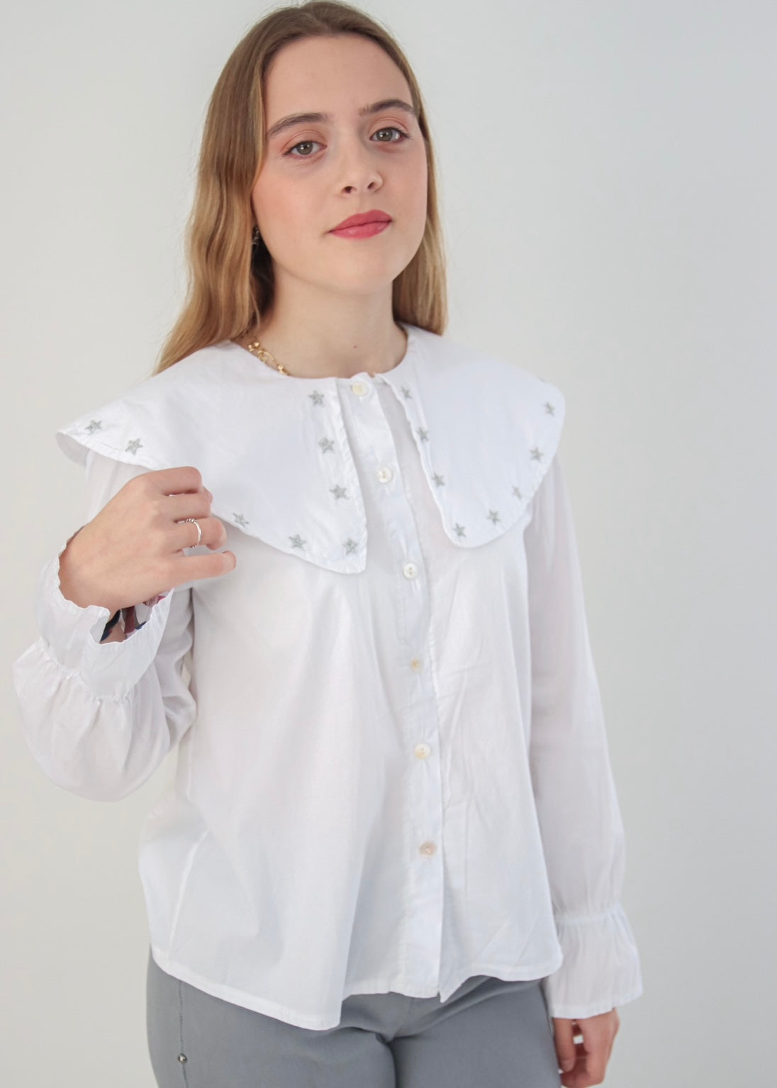 Blusa com Gola Bordado Estrelas