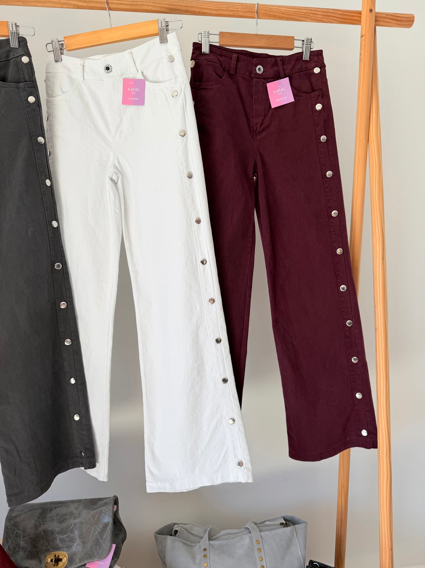 calcas femininas tachas laterais kakau store