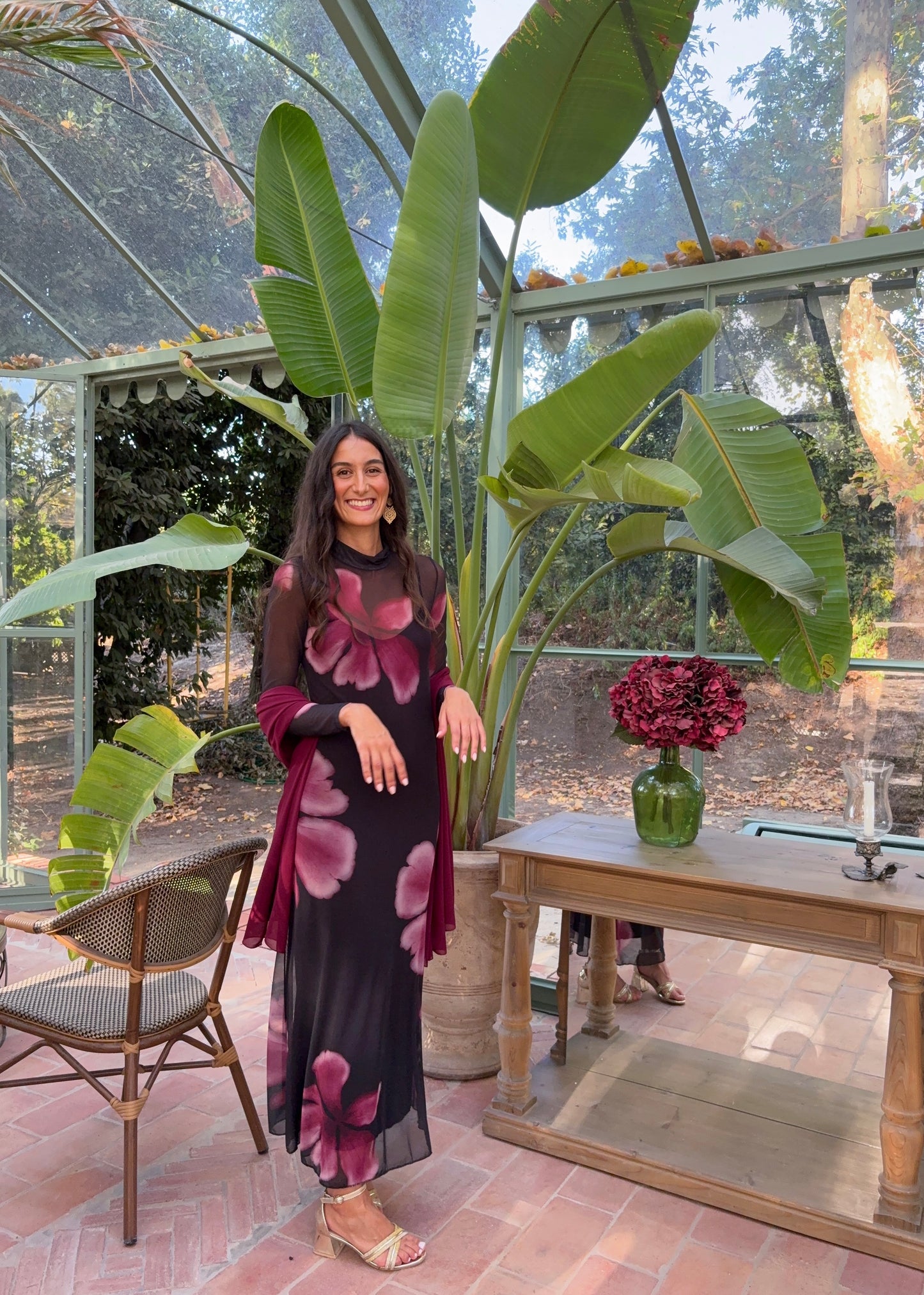 Vestido longo em tule com flores em destaque