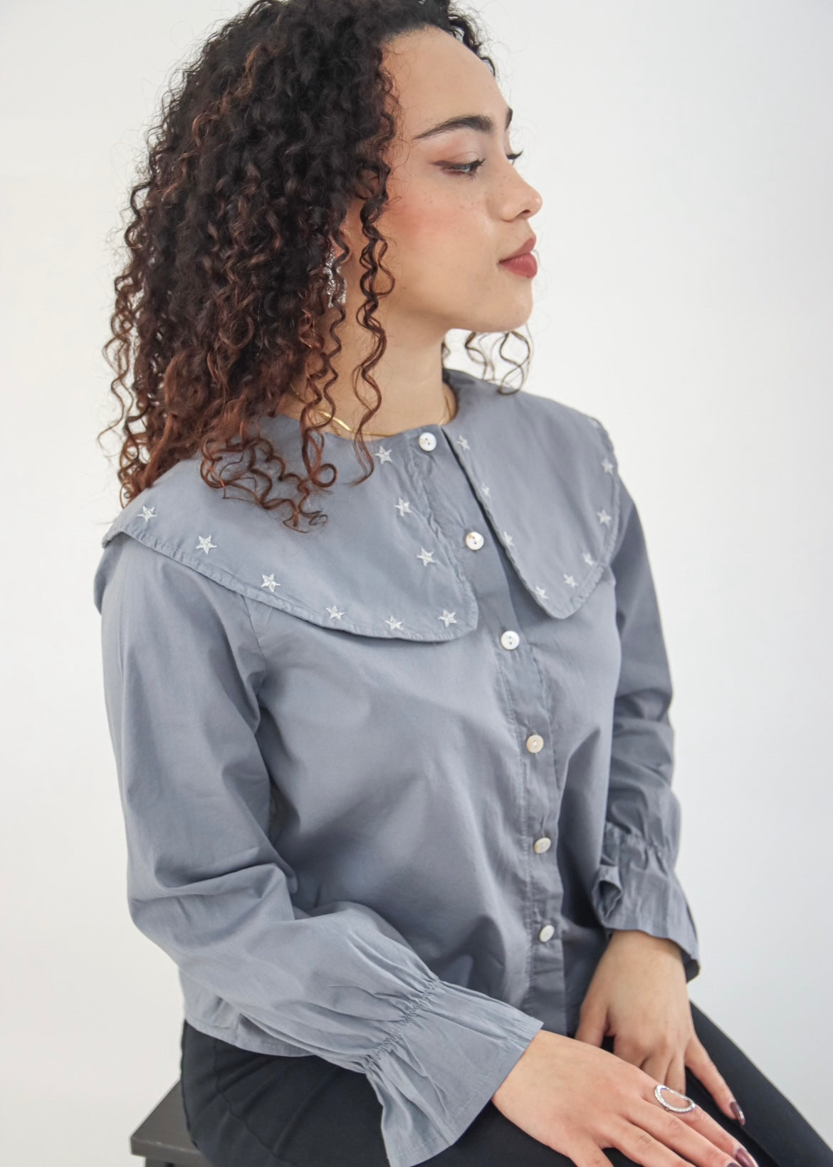 Blusa com Gola Bordado Estrelas
