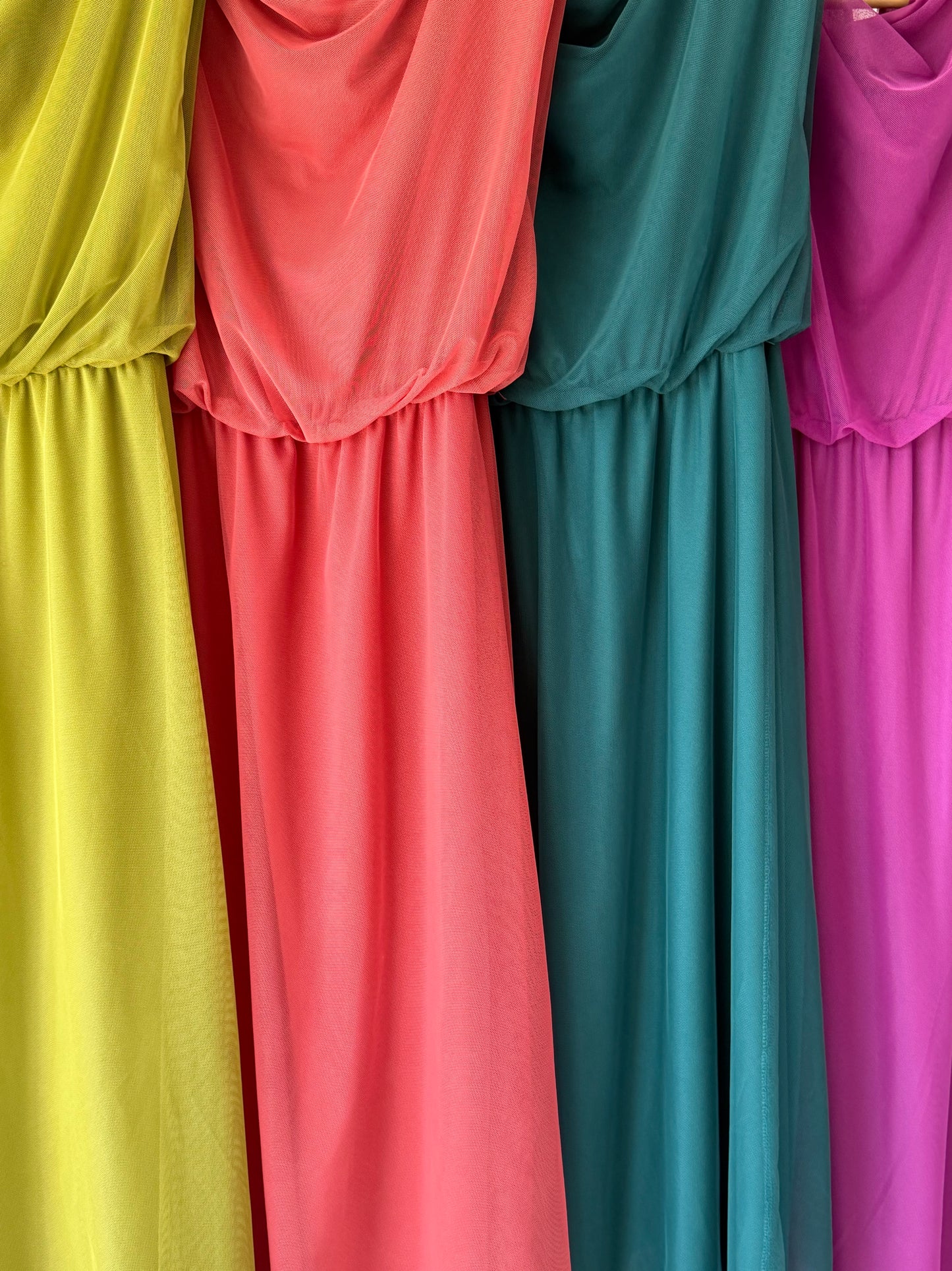 Vestido midi com decote drapeado