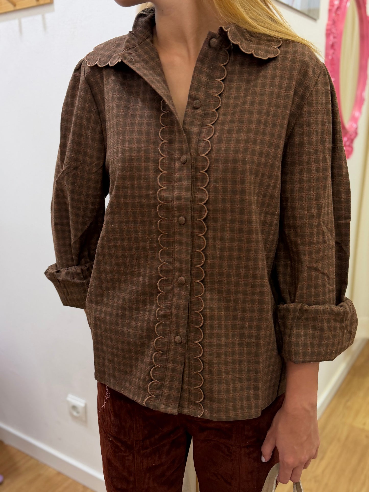 Camisa com Detalhes