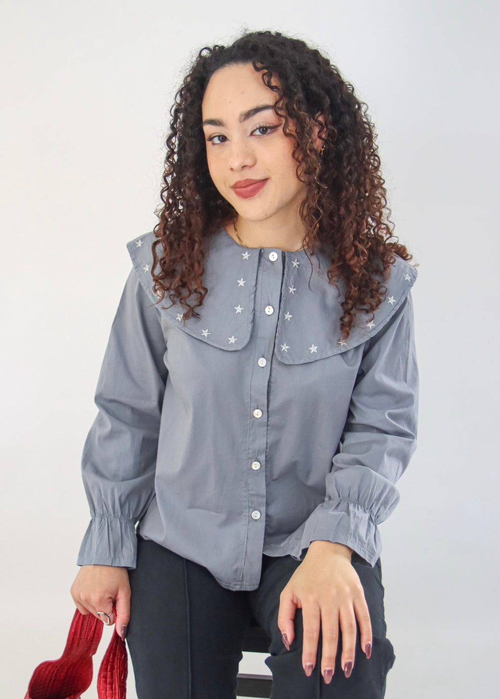 Blusa com Gola Bordado Estrelas