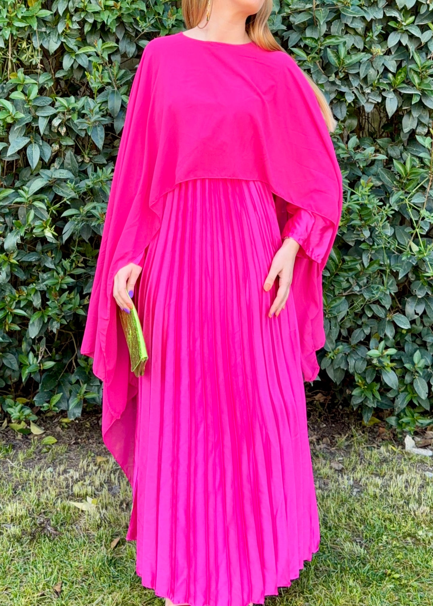 Vestido Drapeado com Capa