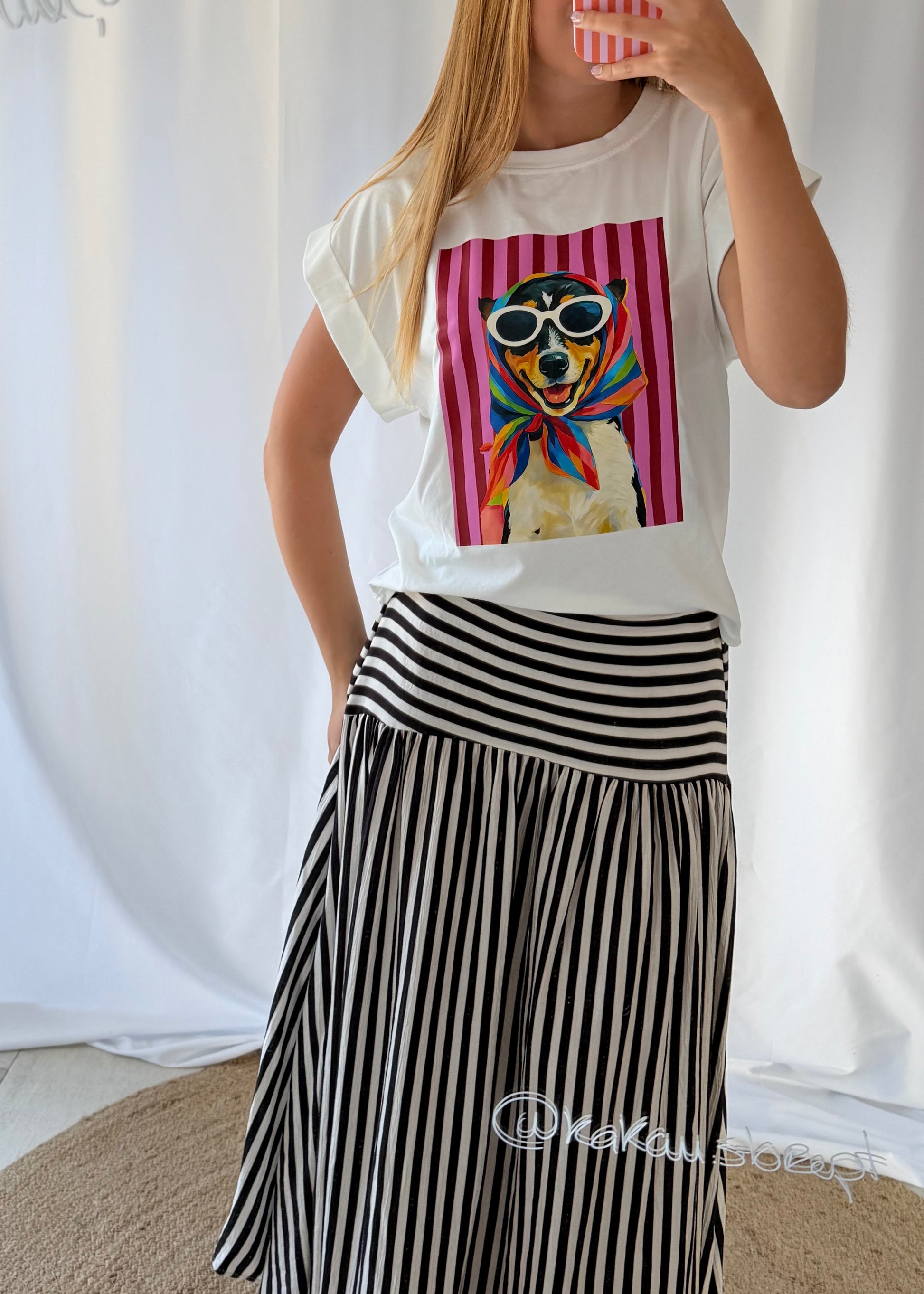 Saia com riscas, tamanho único, nas cores: Preto e Branco, Laranja e Bordô, Amarelo e Verde, Rosa e Castanho, estilo: casual e diferenciador, detalhes: padrão às riscas 