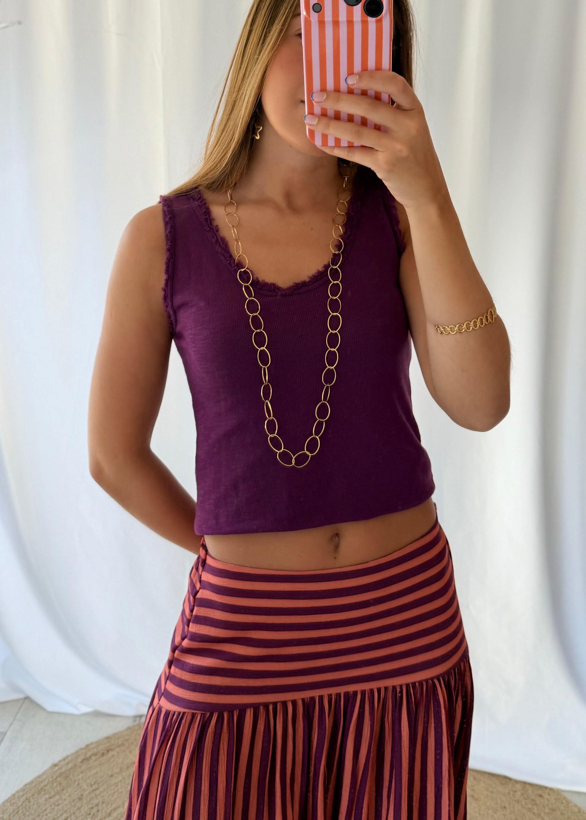 Top de cavas da Kakau, modelo simples e versátil de tamanho único, veste do S ao M.