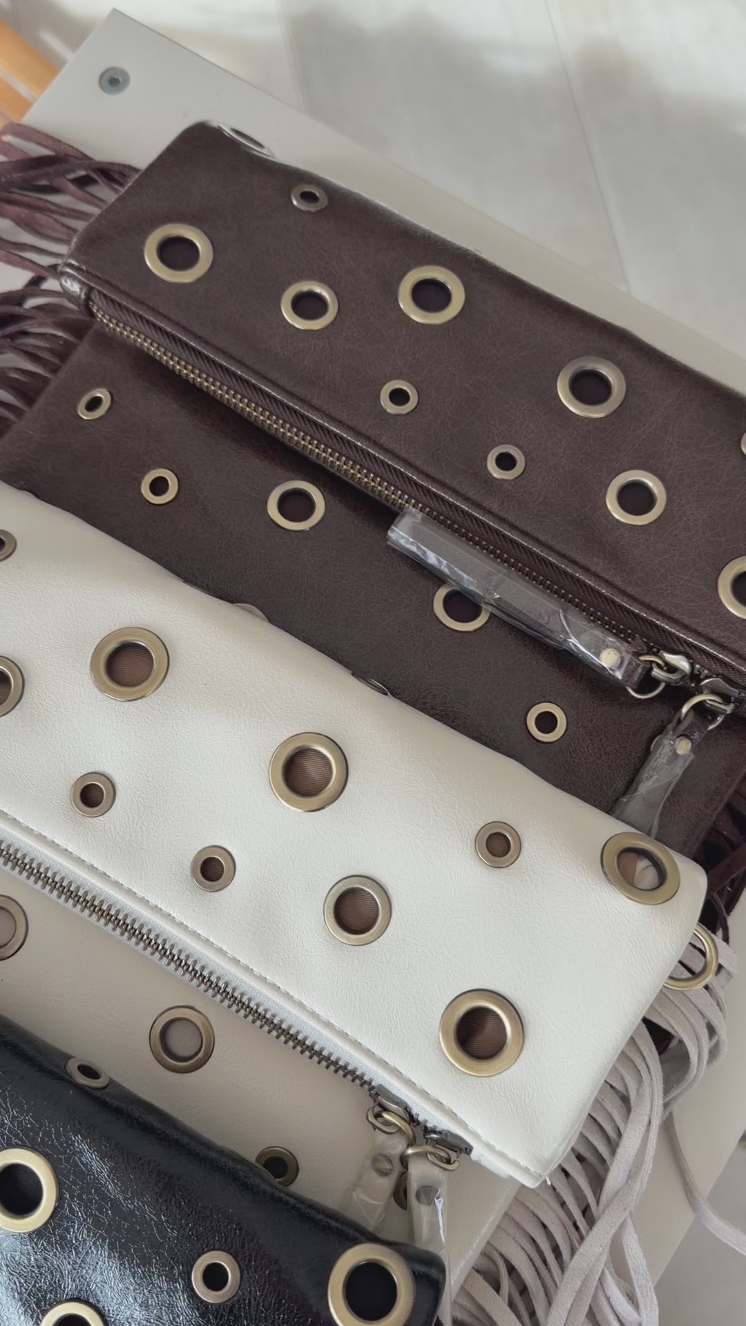 mala com tachas e franjas sintetica kakau store