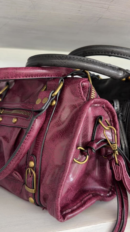 Mala com Detalhes e Bolsos